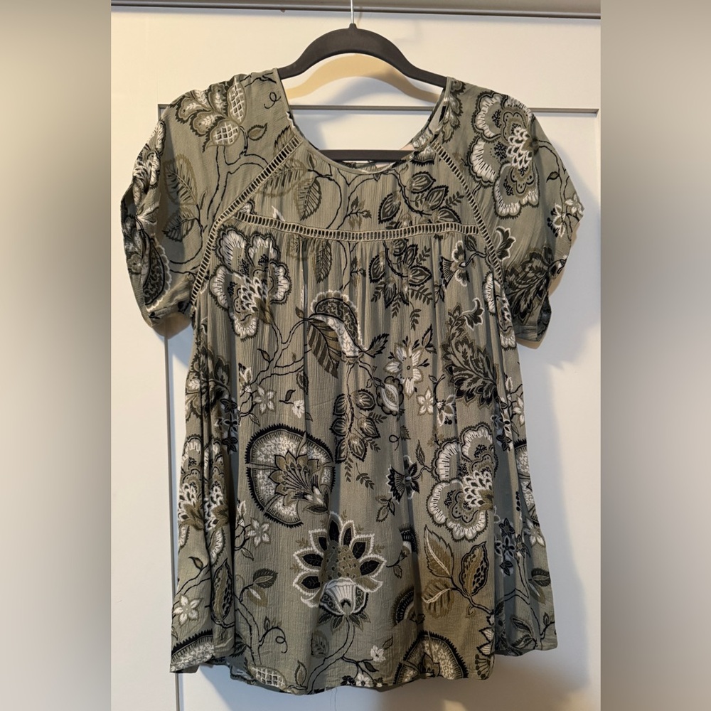 NWOT- LOFT Short Sleeve Blouse